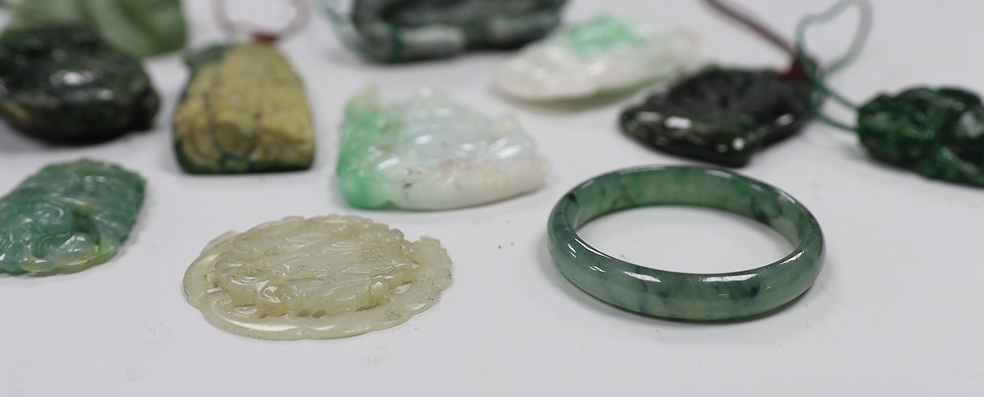 Thirteen Chinese jadeite and jade carvings, longest 6.4cm